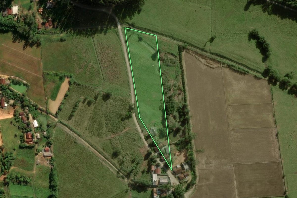 Imagem de satélite do imóvel rural em Guaramirim (SC), com o contorno declarado no CAR desenhado por cima.