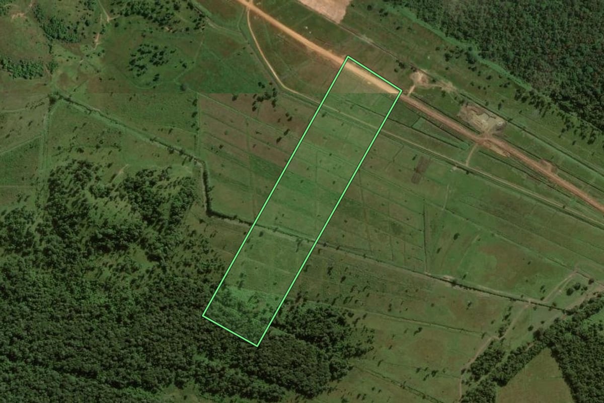 Imagem de satélite do imóvel rural em Guaramirim (SC), com o contorno declarado no CAR desenhado por cima.