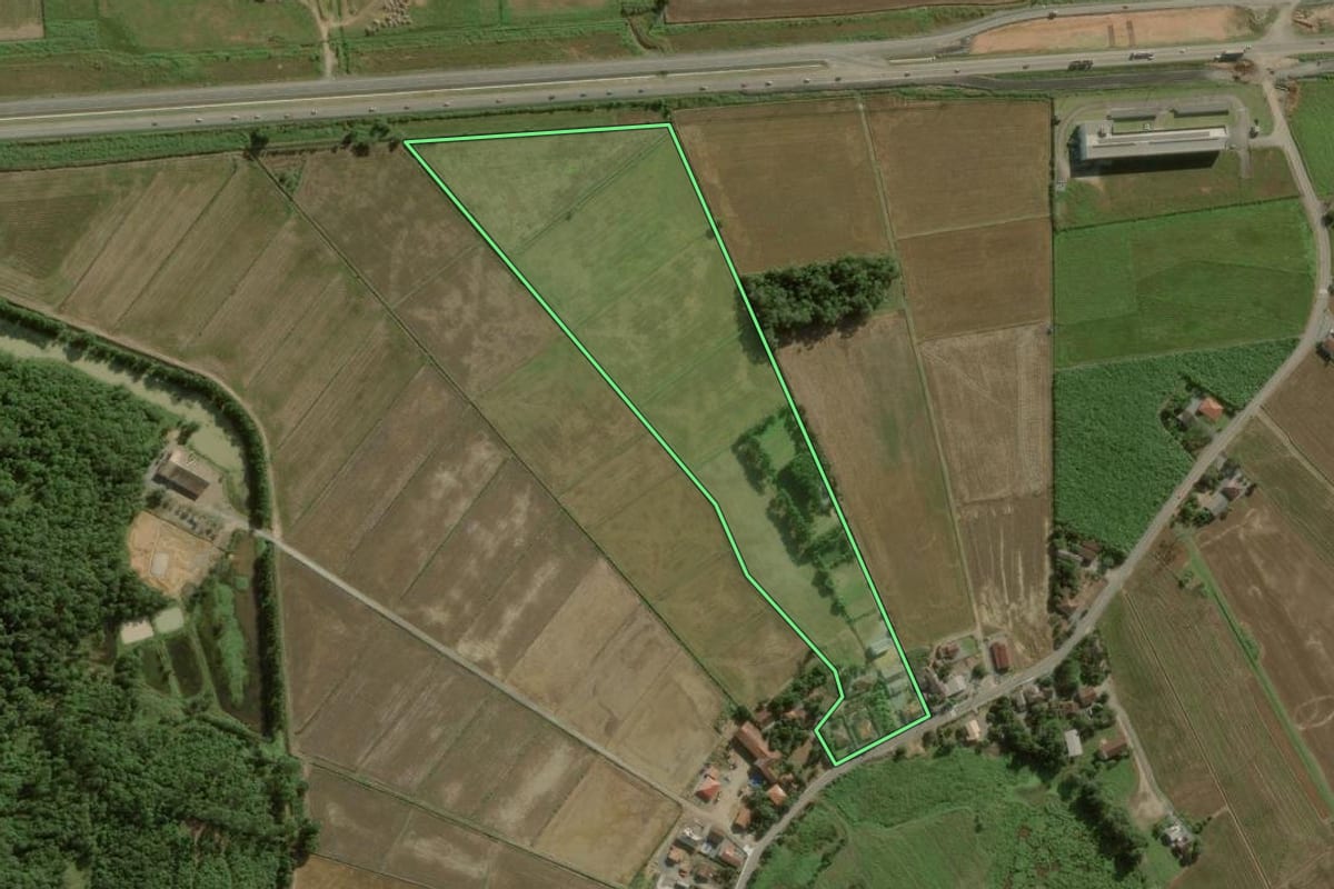 Imagem de satélite do imóvel rural em Guaramirim (SC), com o contorno declarado no CAR desenhado por cima.