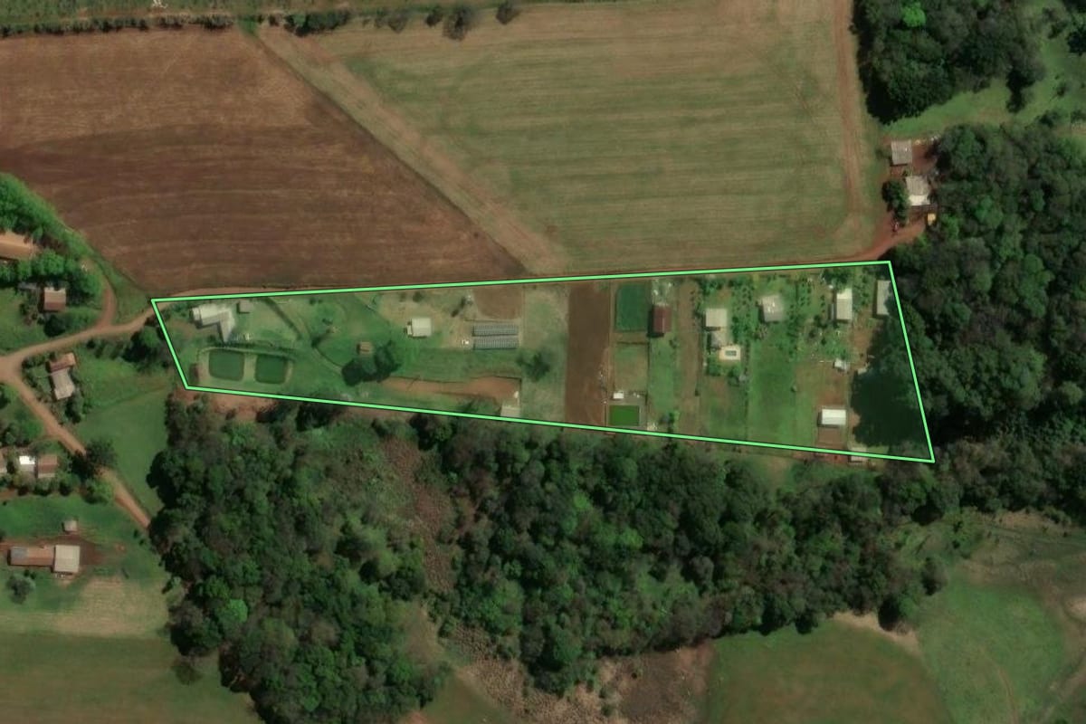 Imagem de satélite do imóvel rural em Guatambú (SC), com o contorno declarado no CAR desenhado por cima.