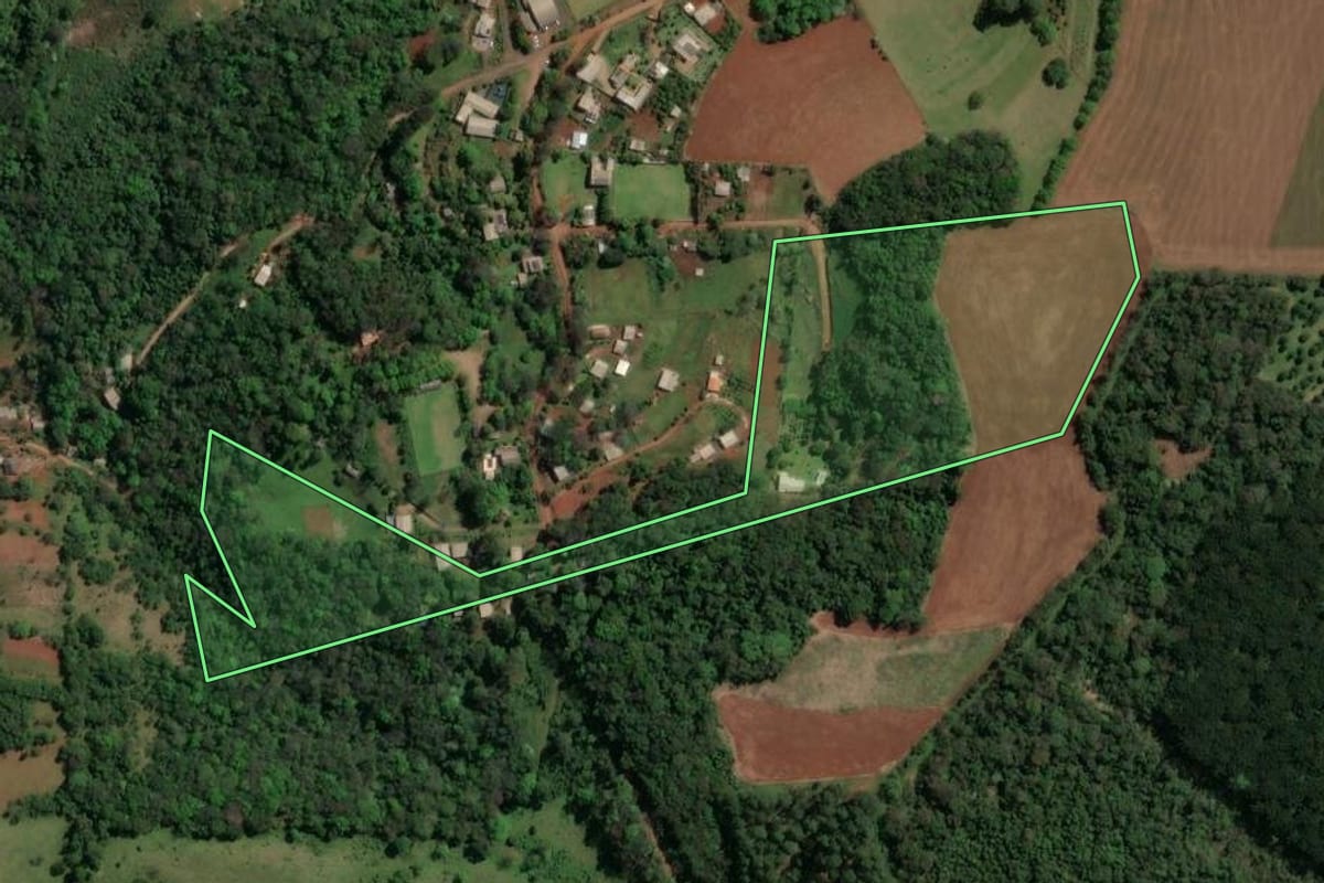 Imagem de satélite do imóvel rural em Guatambú (SC), com o contorno declarado no CAR desenhado por cima.