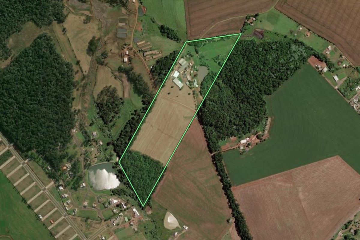Imagem de satélite do imóvel rural em Guatambú (SC), com o contorno declarado no CAR desenhado por cima.