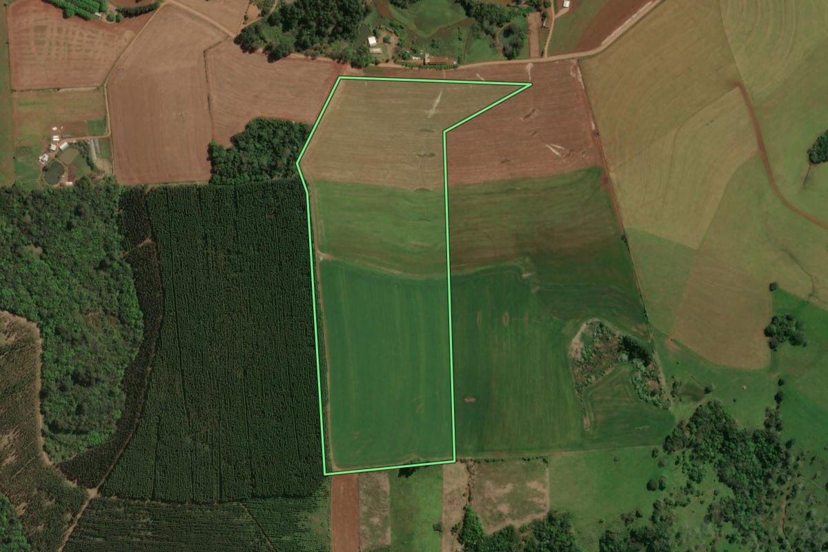 Imagem de satélite do imóvel rural em Guatambú (SC), com o contorno declarado no CAR desenhado por cima.
