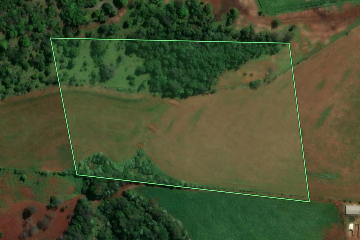 Imagem de satélite do imóvel rural em Guatambú (SC), com o contorno declarado no CAR desenhado por cima.