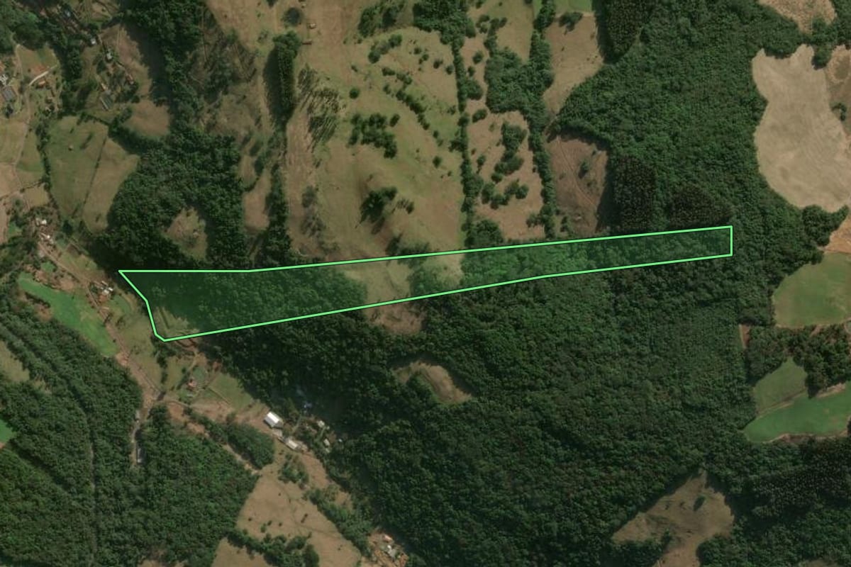 Imagem de satélite do imóvel rural em Herval d'Oeste (SC), com o contorno declarado no CAR desenhado por cima.