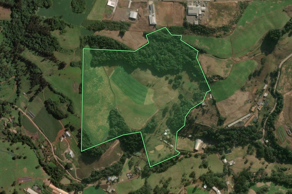 Imagem de satélite do imóvel rural em Herval d'Oeste (SC), com o contorno declarado no CAR desenhado por cima.