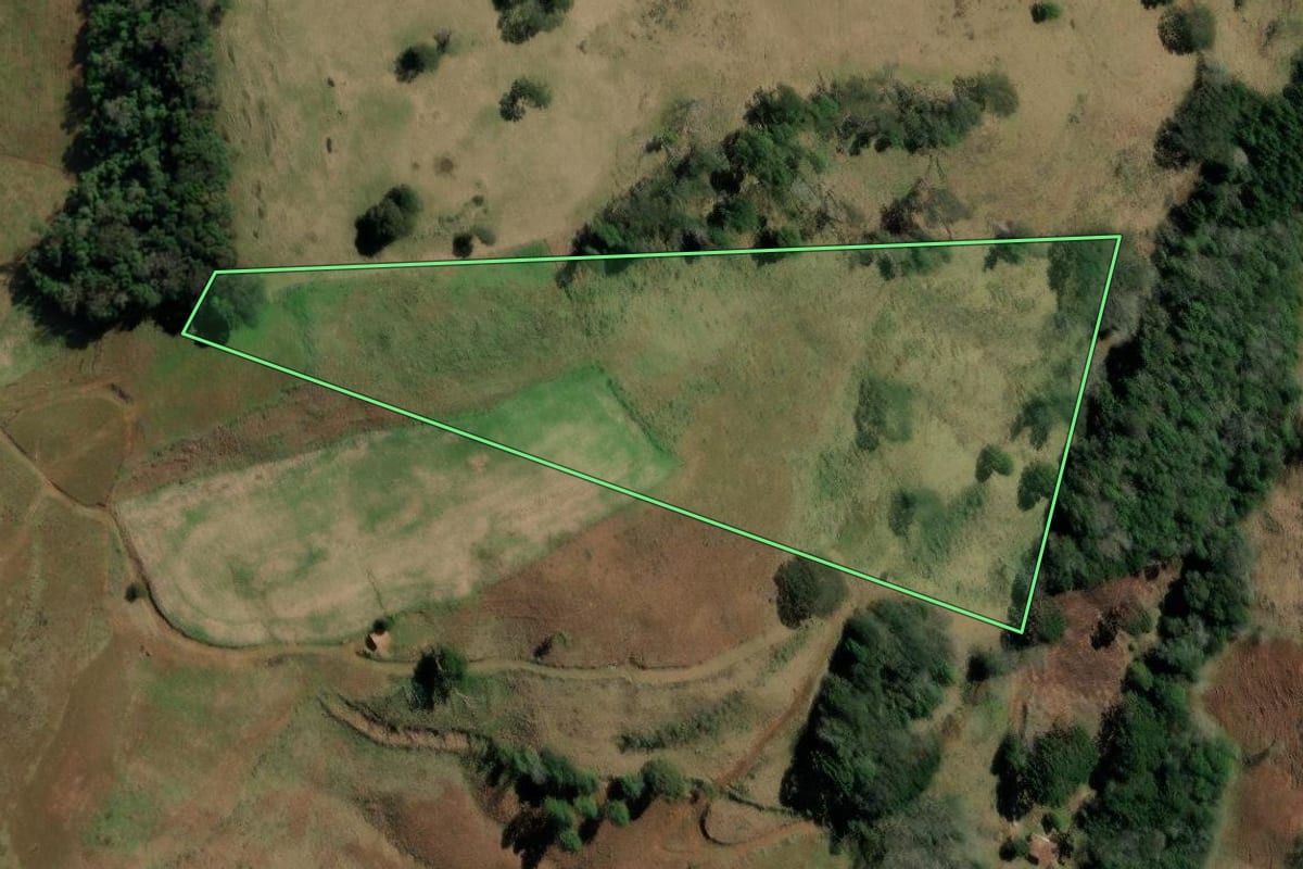 Imagem de satélite do imóvel rural em Herval d'Oeste (SC), com o contorno declarado no CAR desenhado por cima.