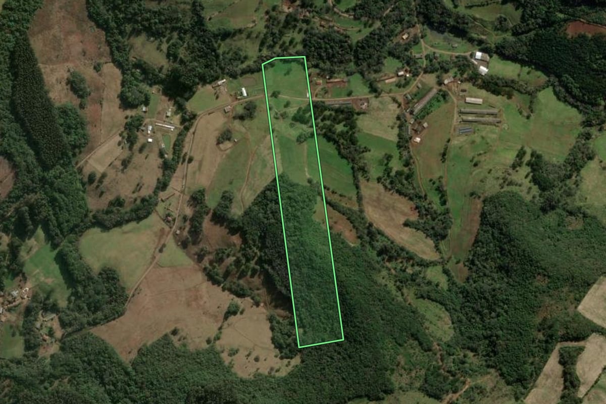 Imagem de satélite do imóvel rural em Herval d'Oeste (SC), com o contorno declarado no CAR desenhado por cima.