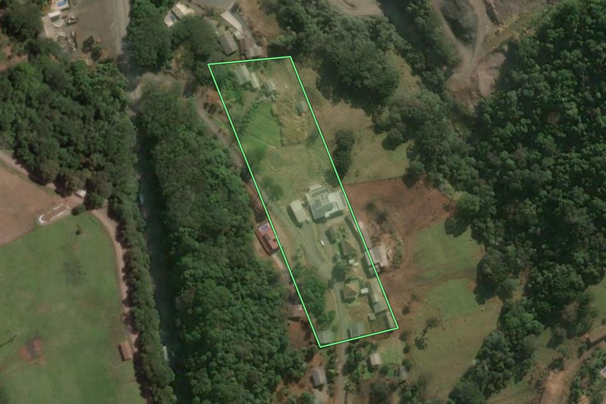 Imagem de satélite do imóvel rural em Herval d'Oeste (SC), com o contorno declarado no CAR desenhado por cima.