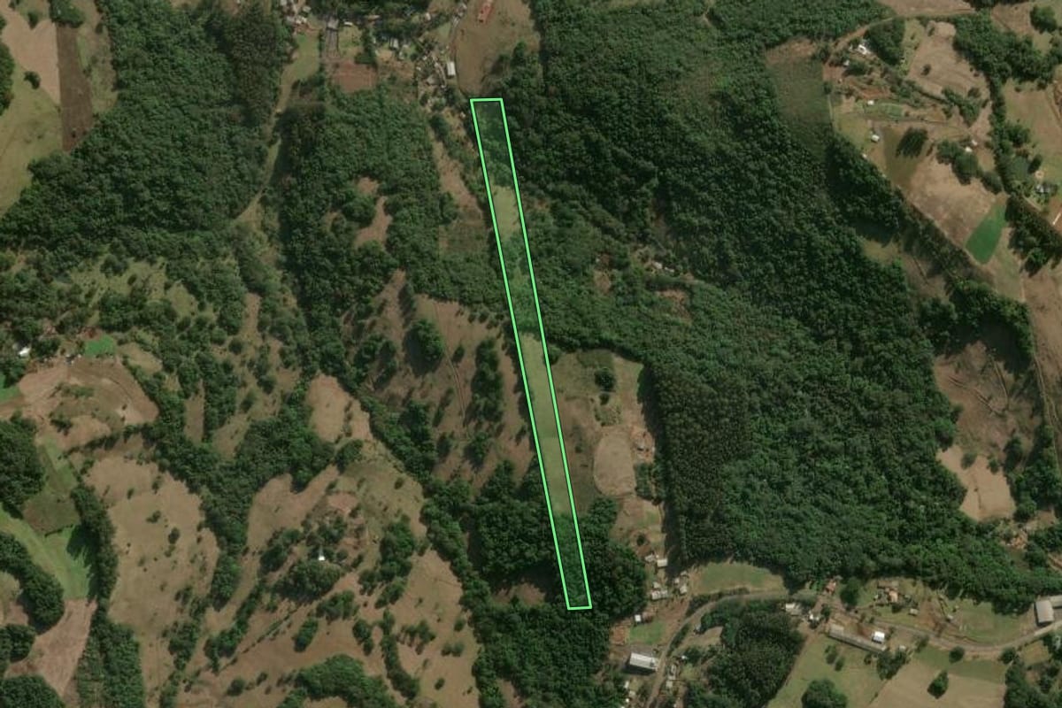 Imagem de satélite do imóvel rural em Herval d'Oeste (SC), com o contorno declarado no CAR desenhado por cima.