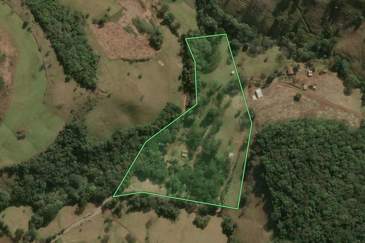 Imagem de satélite do imóvel rural em Herval d'Oeste (SC), com o contorno declarado no CAR desenhado por cima.