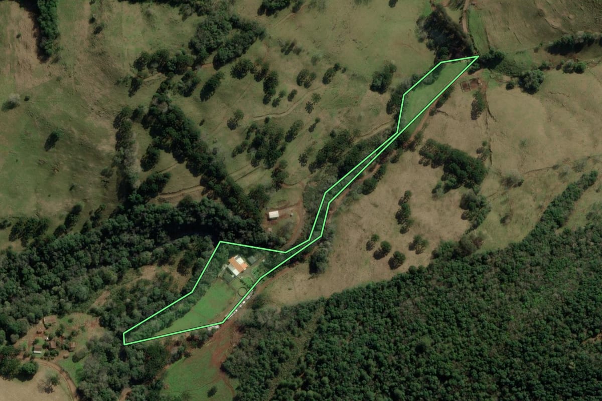 Imagem de satélite do imóvel rural em Herval d'Oeste (SC), com o contorno declarado no CAR desenhado por cima.