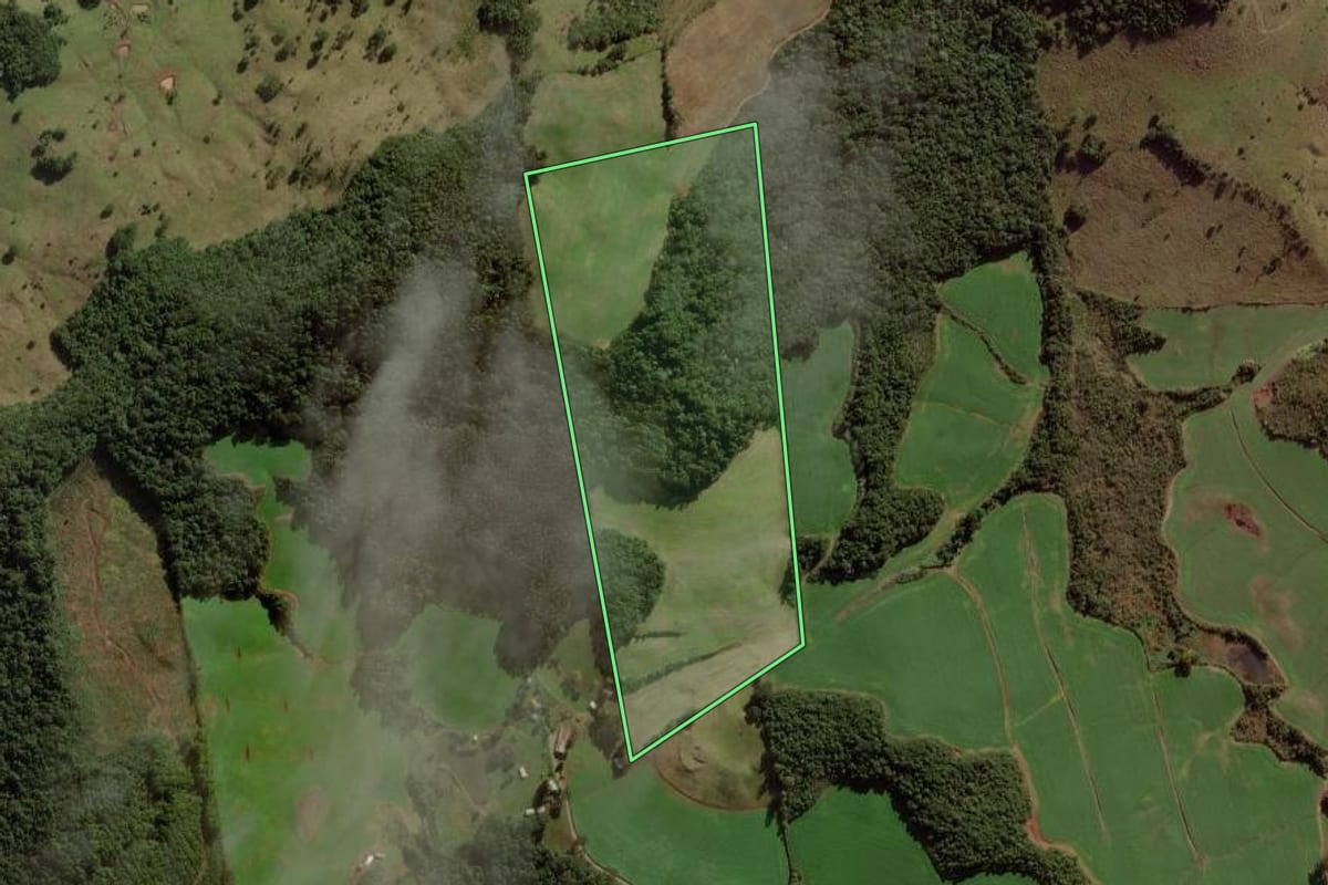 Imagem de satélite do imóvel rural em Herval d'Oeste (SC), com o contorno declarado no CAR desenhado por cima.