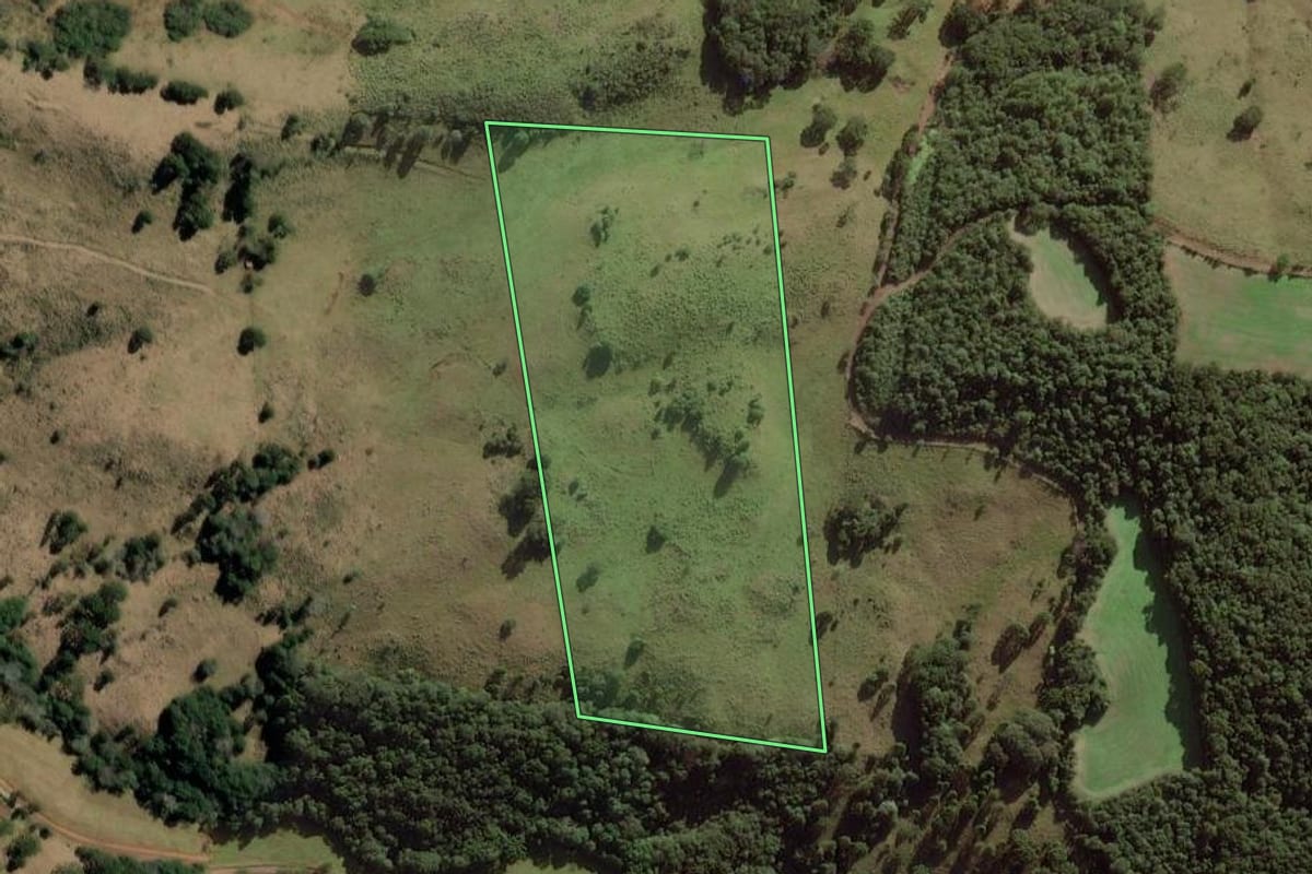 Imagem de satélite do imóvel rural em Herval d'Oeste (SC), com o contorno declarado no CAR desenhado por cima.