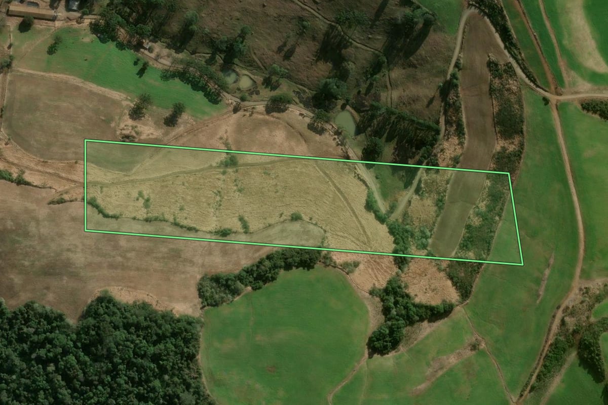 Imagem de satélite do imóvel rural em Herval d'Oeste (SC), com o contorno declarado no CAR desenhado por cima.