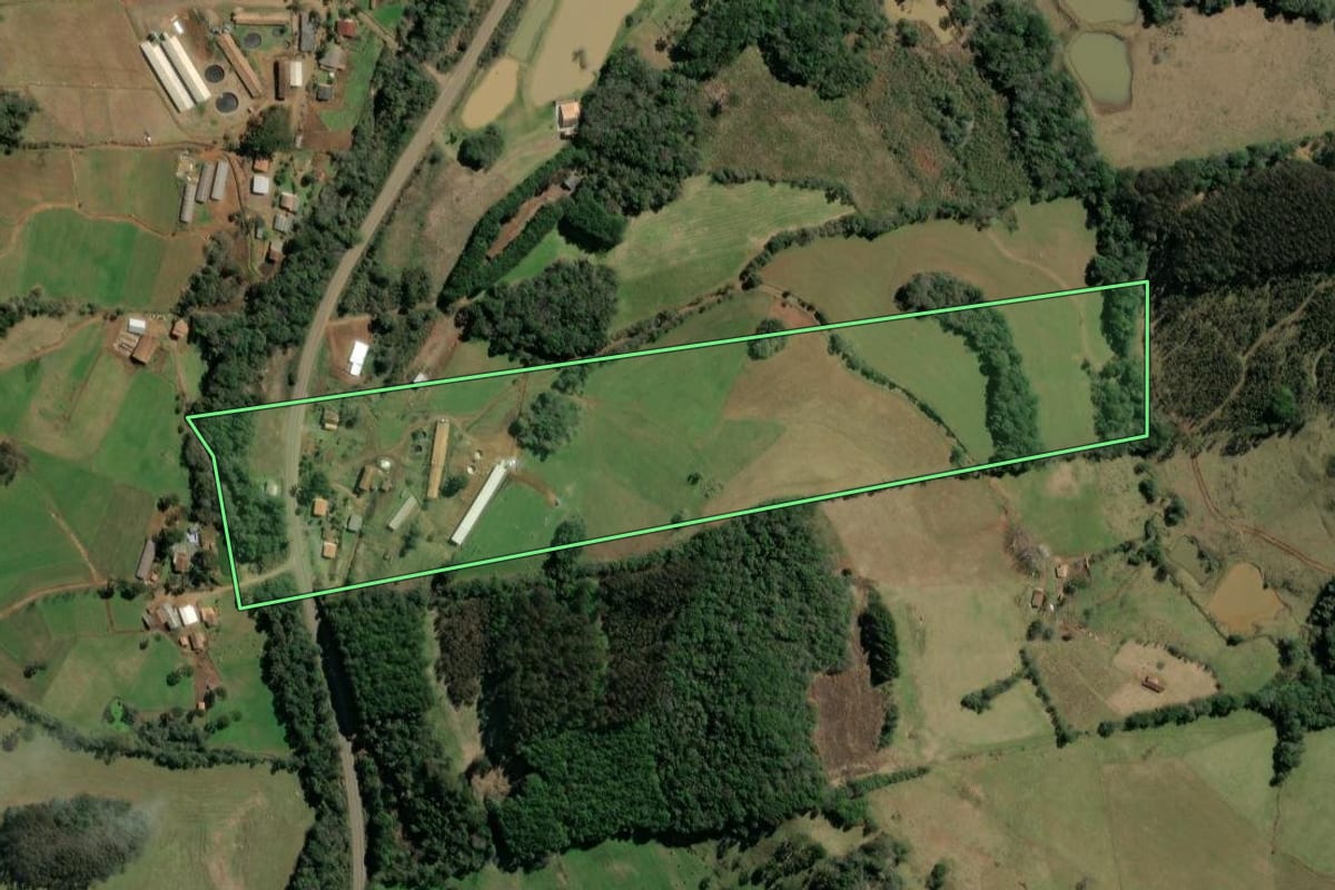 Imagem de satélite do imóvel rural em Ibiam (SC), com o contorno declarado no CAR desenhado por cima.