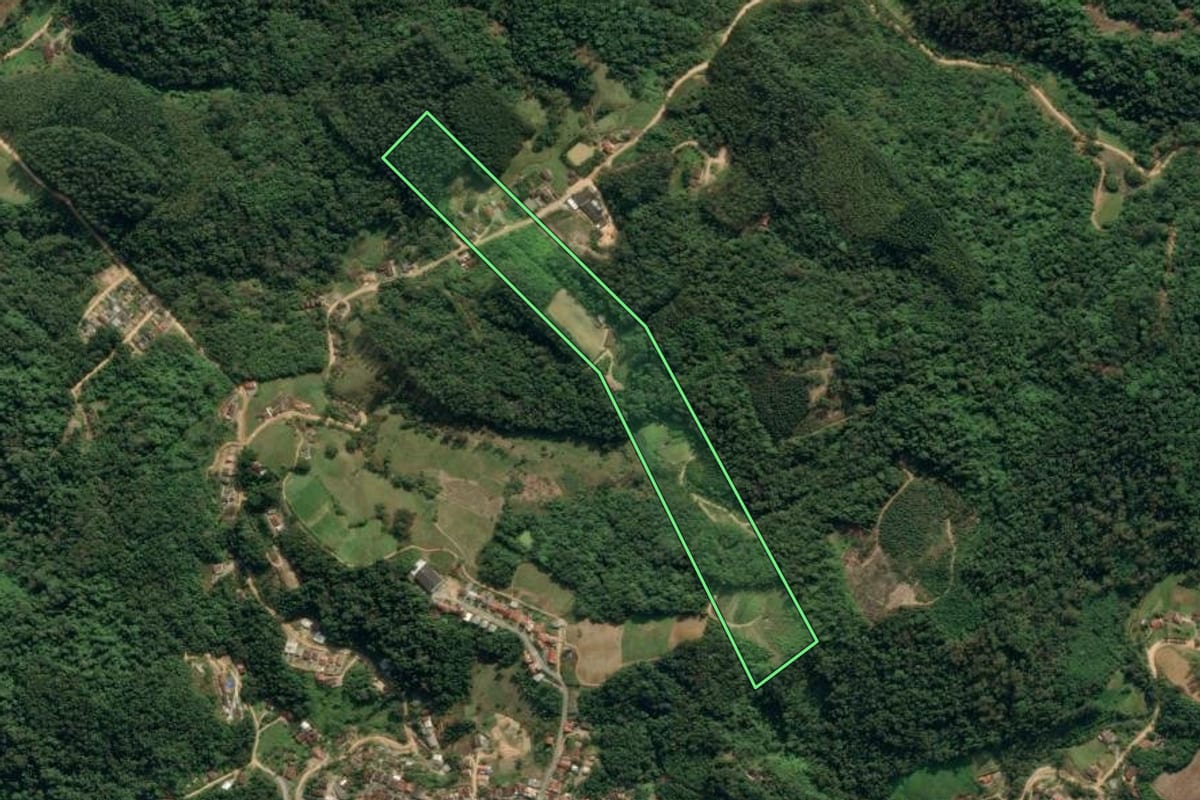Imagem de satélite do imóvel rural em Ibirama (SC), com o contorno declarado no CAR desenhado por cima.