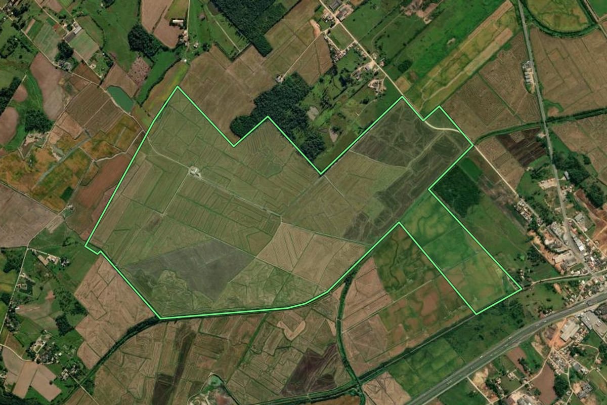 Imagem de satélite do imóvel rural em Içara (SC), com o contorno declarado no CAR desenhado por cima.
