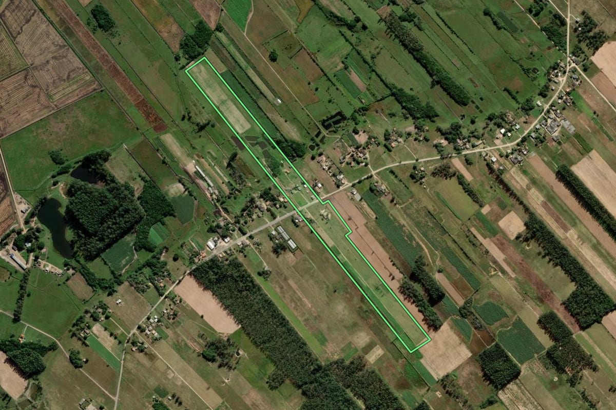 Imagem de satélite do imóvel rural em Içara (SC), com o contorno declarado no CAR desenhado por cima.