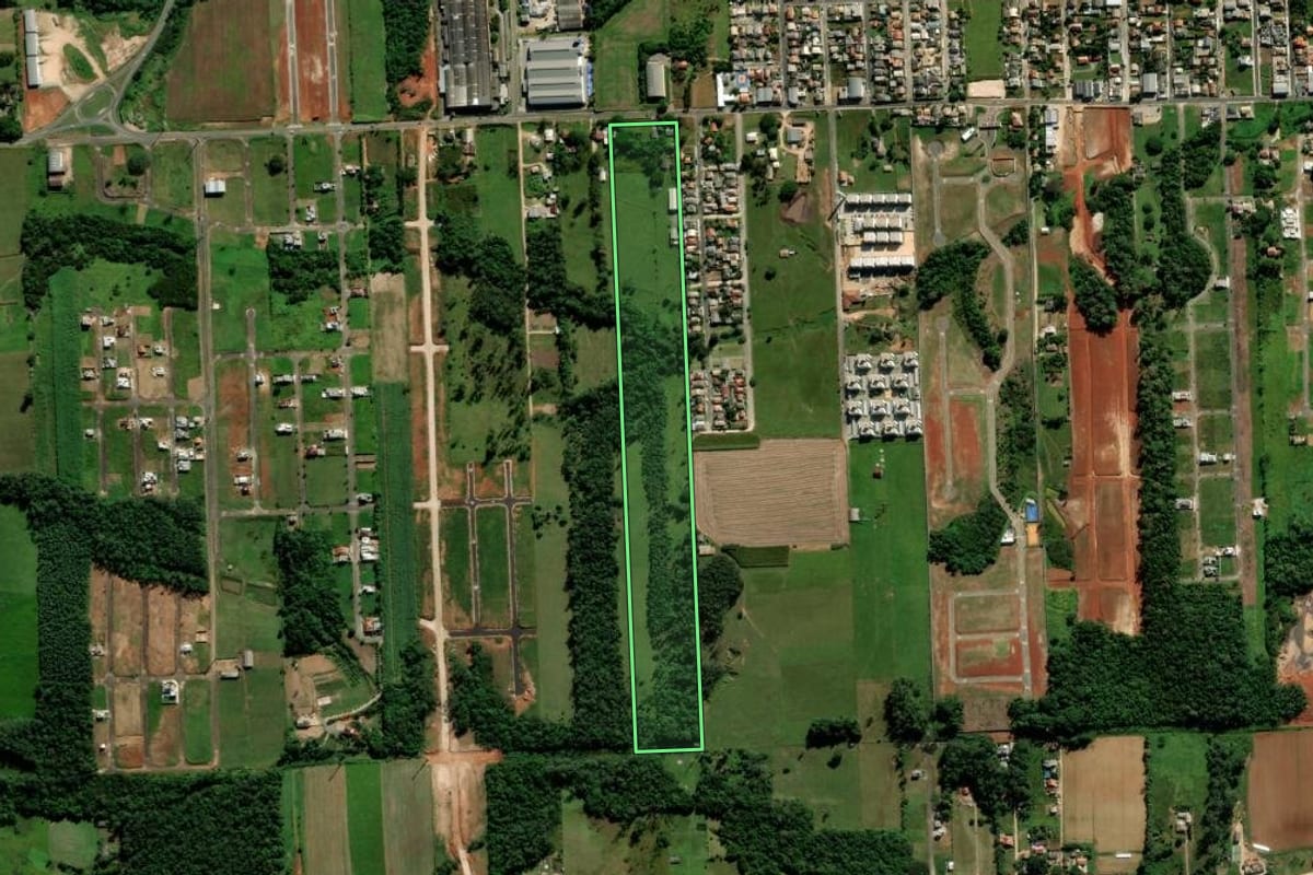 Imagem de satélite do imóvel rural em Içara (SC), com o contorno declarado no CAR desenhado por cima.