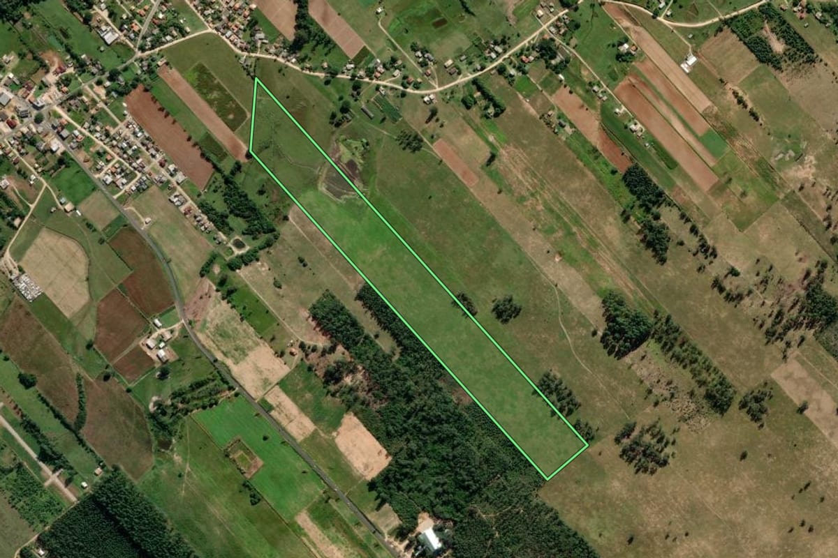 Imagem de satélite do imóvel rural em Içara (SC), com o contorno declarado no CAR desenhado por cima.