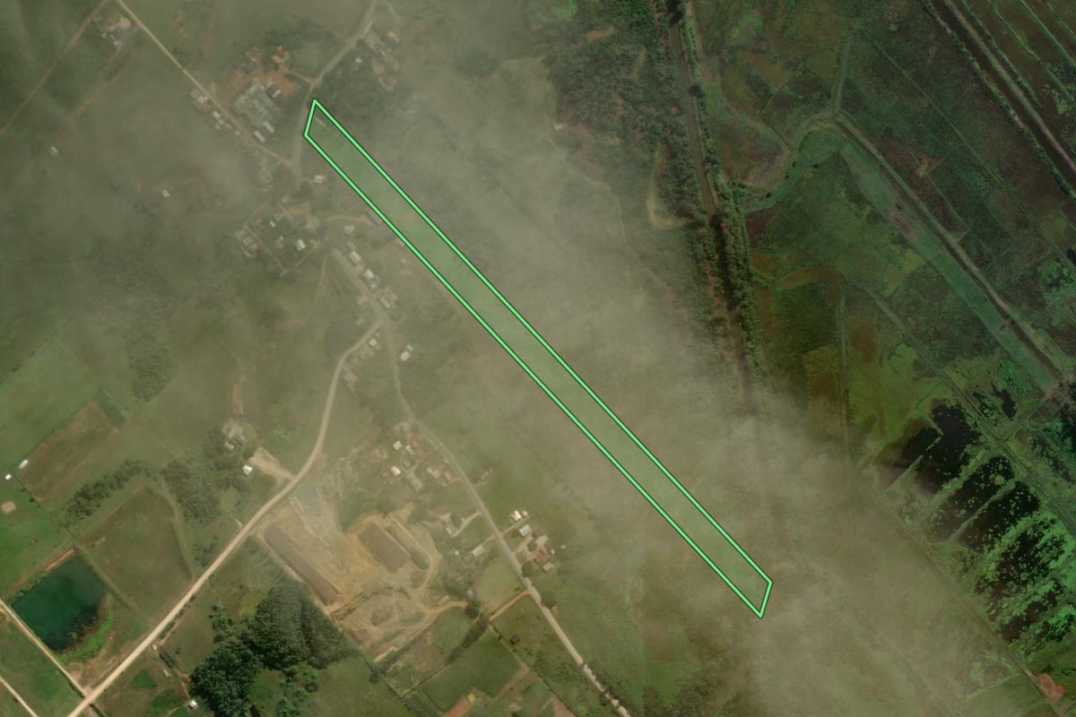 Imagem de satélite do imóvel rural em Içara (SC), com o contorno declarado no CAR desenhado por cima.