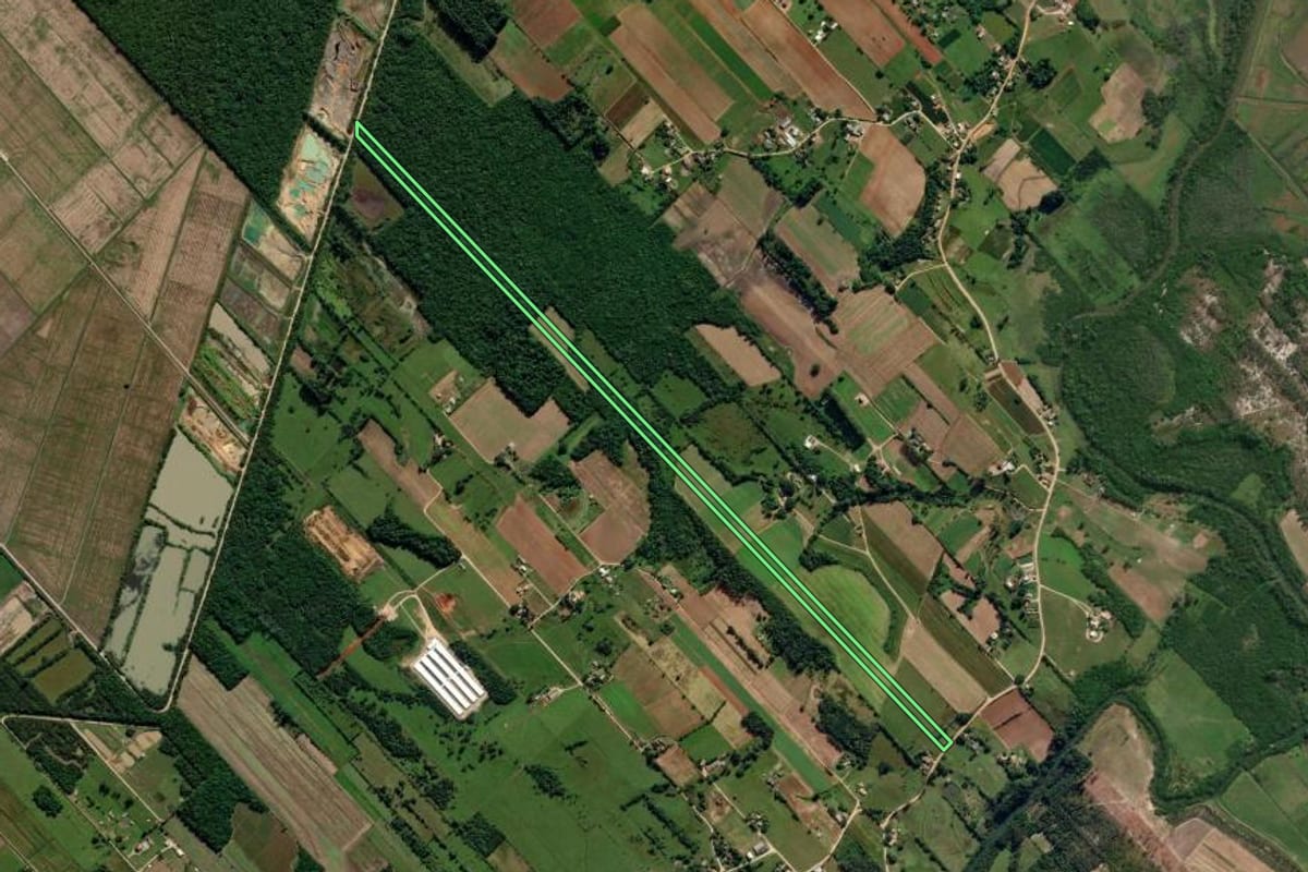Imagem de satélite do imóvel rural em Içara (SC), com o contorno declarado no CAR desenhado por cima.
