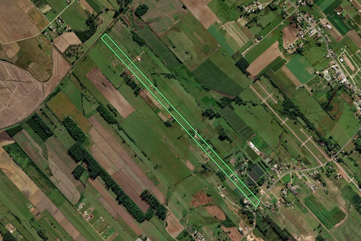 Imagem de satélite do imóvel rural em Içara (SC), com o contorno declarado no CAR desenhado por cima.