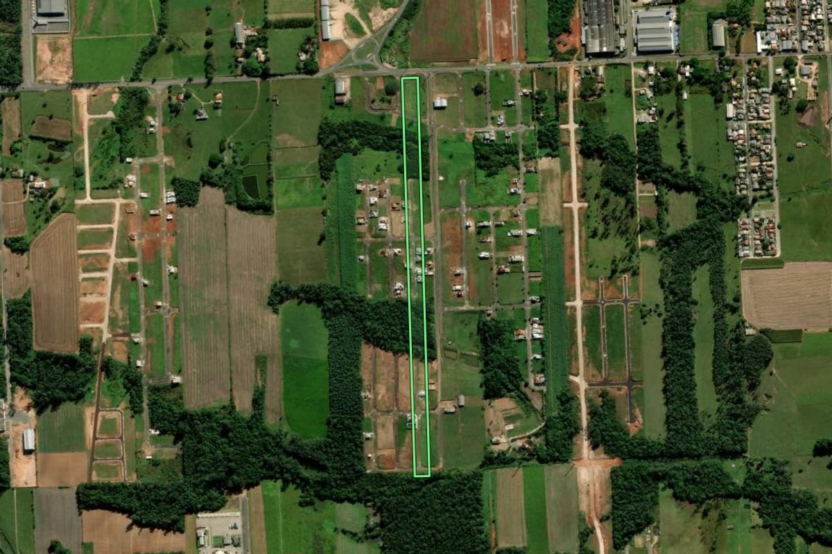Imagem de satélite do imóvel rural em Içara (SC), com o contorno declarado no CAR desenhado por cima.