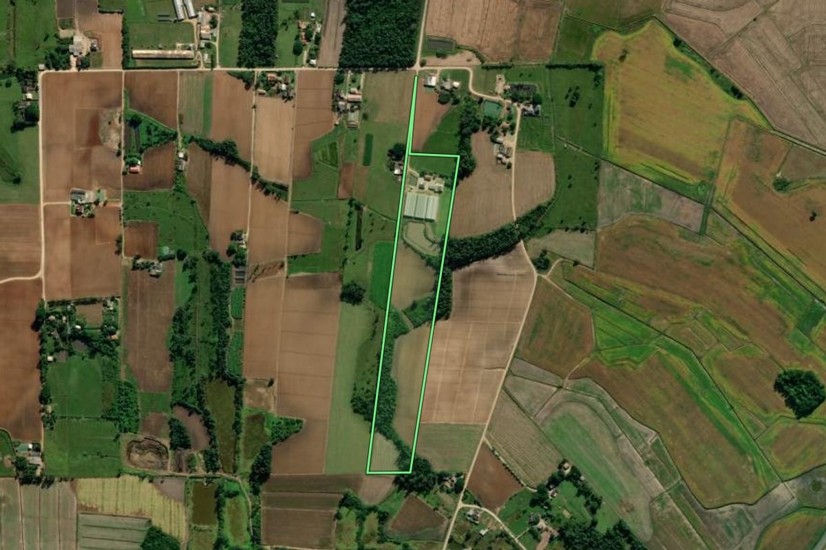 Imagem de satélite do imóvel rural em Içara (SC), com o contorno declarado no CAR desenhado por cima.