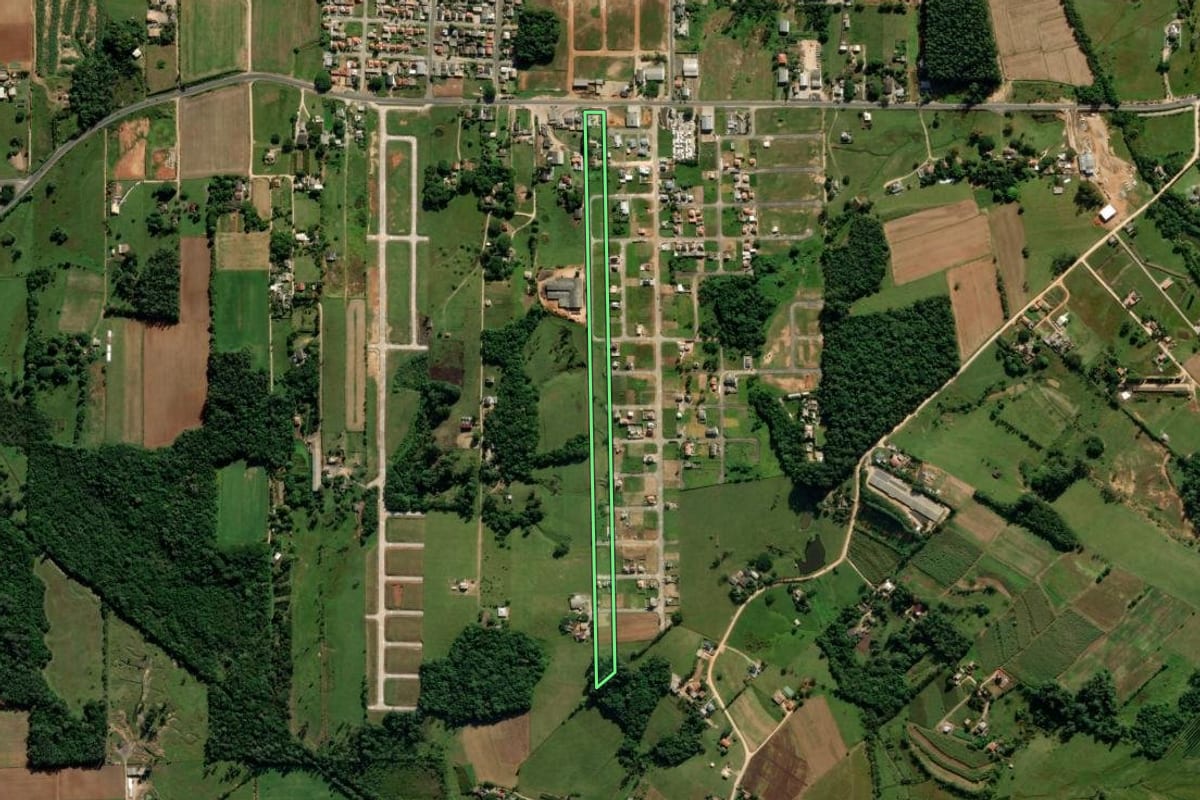 Imagem de satélite do imóvel rural em Içara (SC), com o contorno declarado no CAR desenhado por cima.