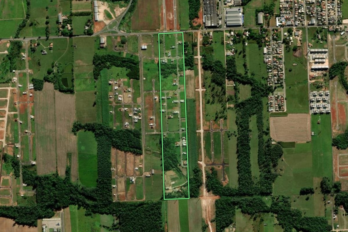 Imagem de satélite do imóvel rural em Içara (SC), com o contorno declarado no CAR desenhado por cima.