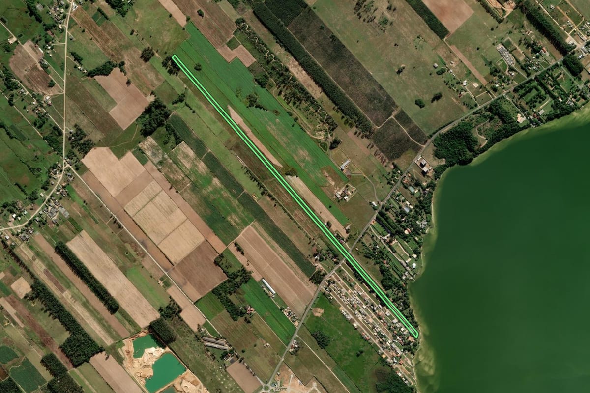 Imagem de satélite do imóvel rural em Içara (SC), com o contorno declarado no CAR desenhado por cima.
