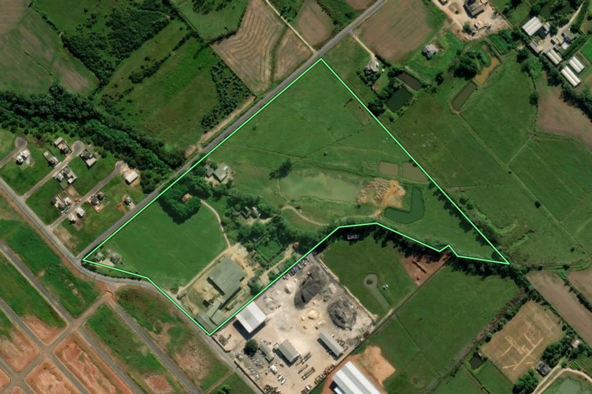 Imagem de satélite do imóvel rural em Içara (SC), com o contorno declarado no CAR desenhado por cima.