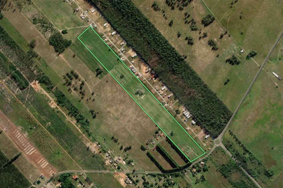 Imagem de satélite do imóvel rural em Içara (SC), com o contorno declarado no CAR desenhado por cima.