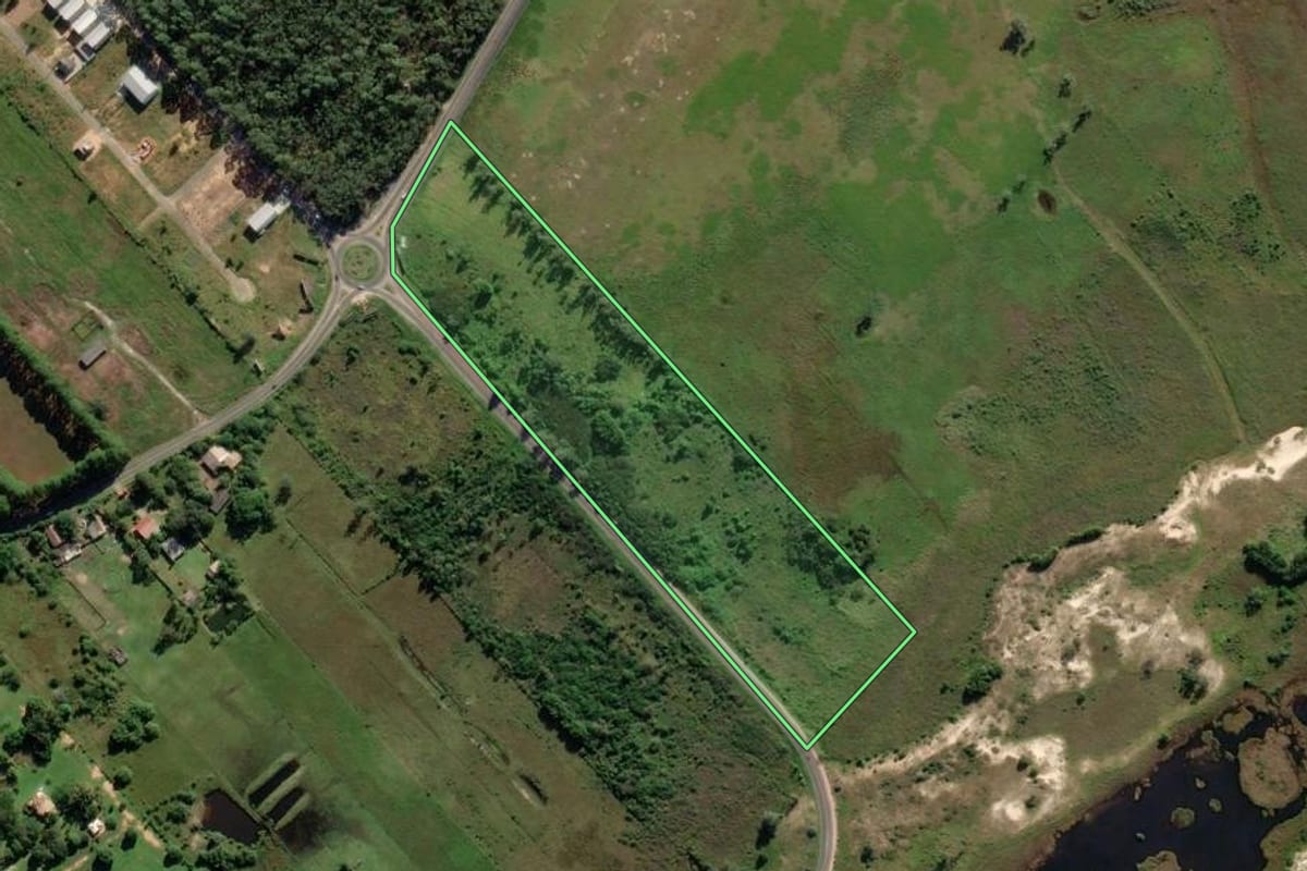 Imagem de satélite do imóvel rural em Içara (SC), com o contorno declarado no CAR desenhado por cima.