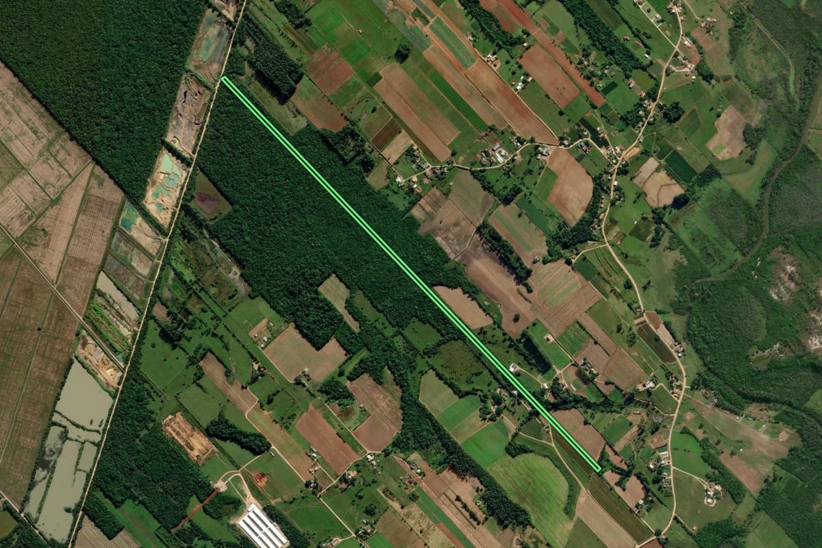 Imagem de satélite do imóvel rural em Içara (SC), com o contorno declarado no CAR desenhado por cima.