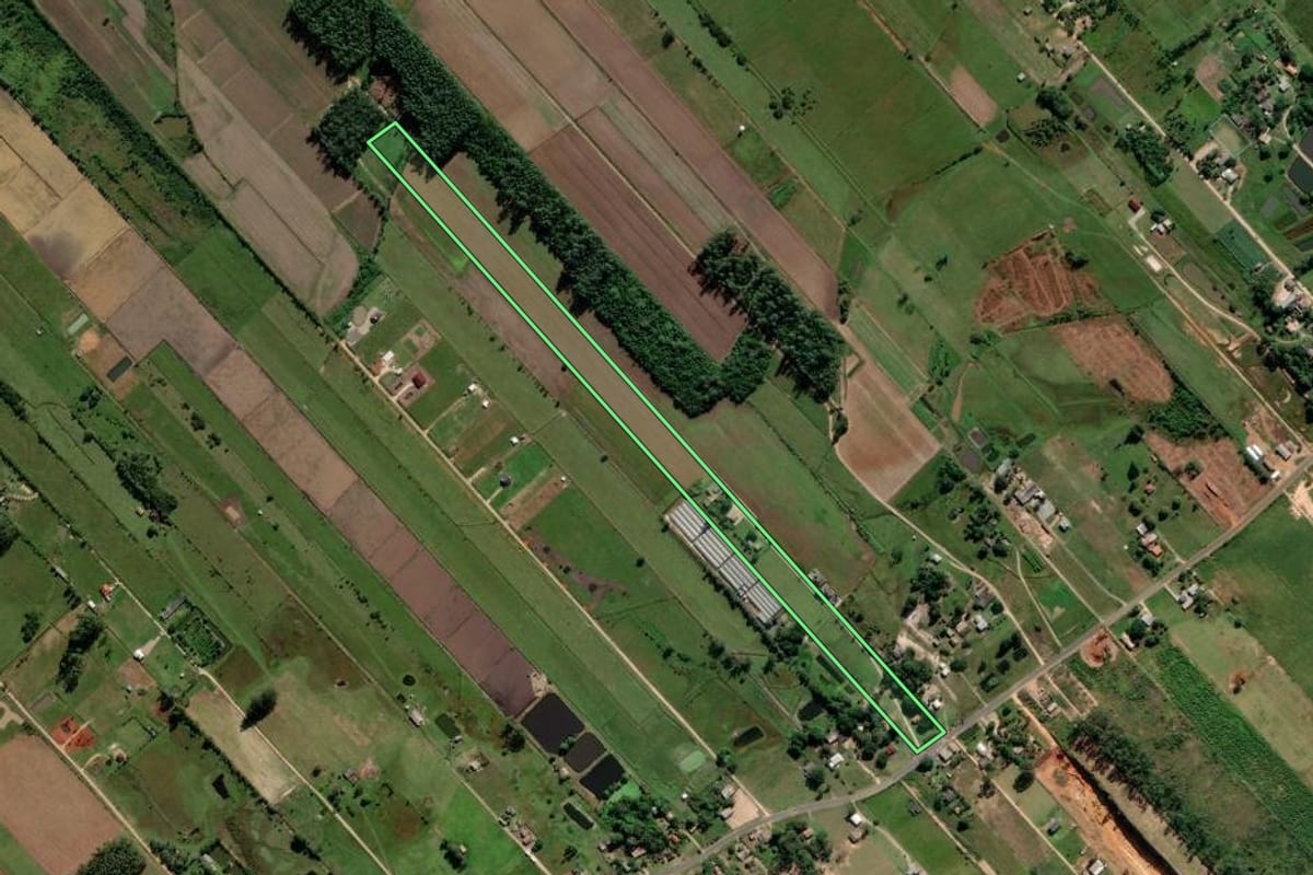 Imagem de satélite do imóvel rural em Içara (SC), com o contorno declarado no CAR desenhado por cima.