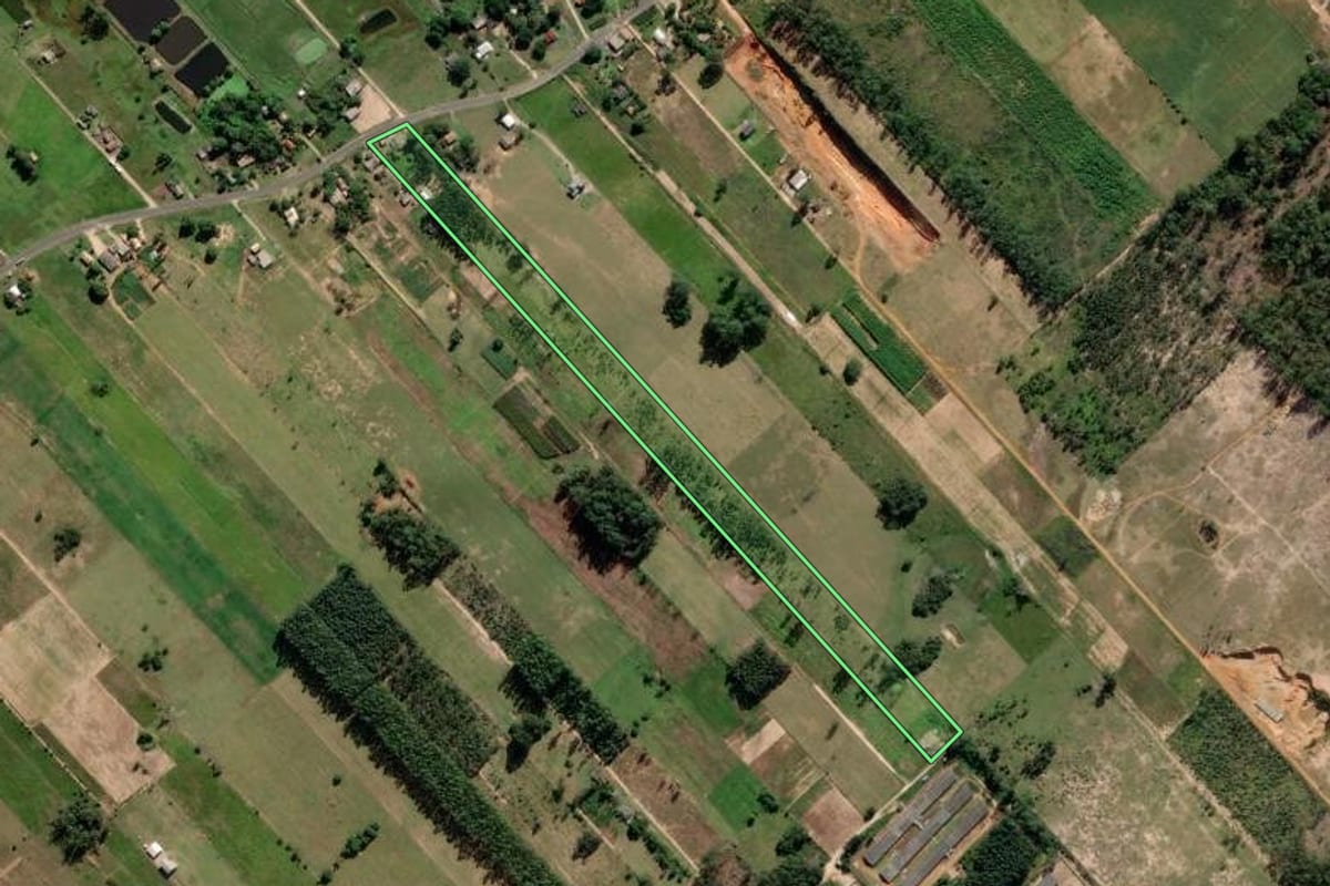 Imagem de satélite do imóvel rural em Içara (SC), com o contorno declarado no CAR desenhado por cima.