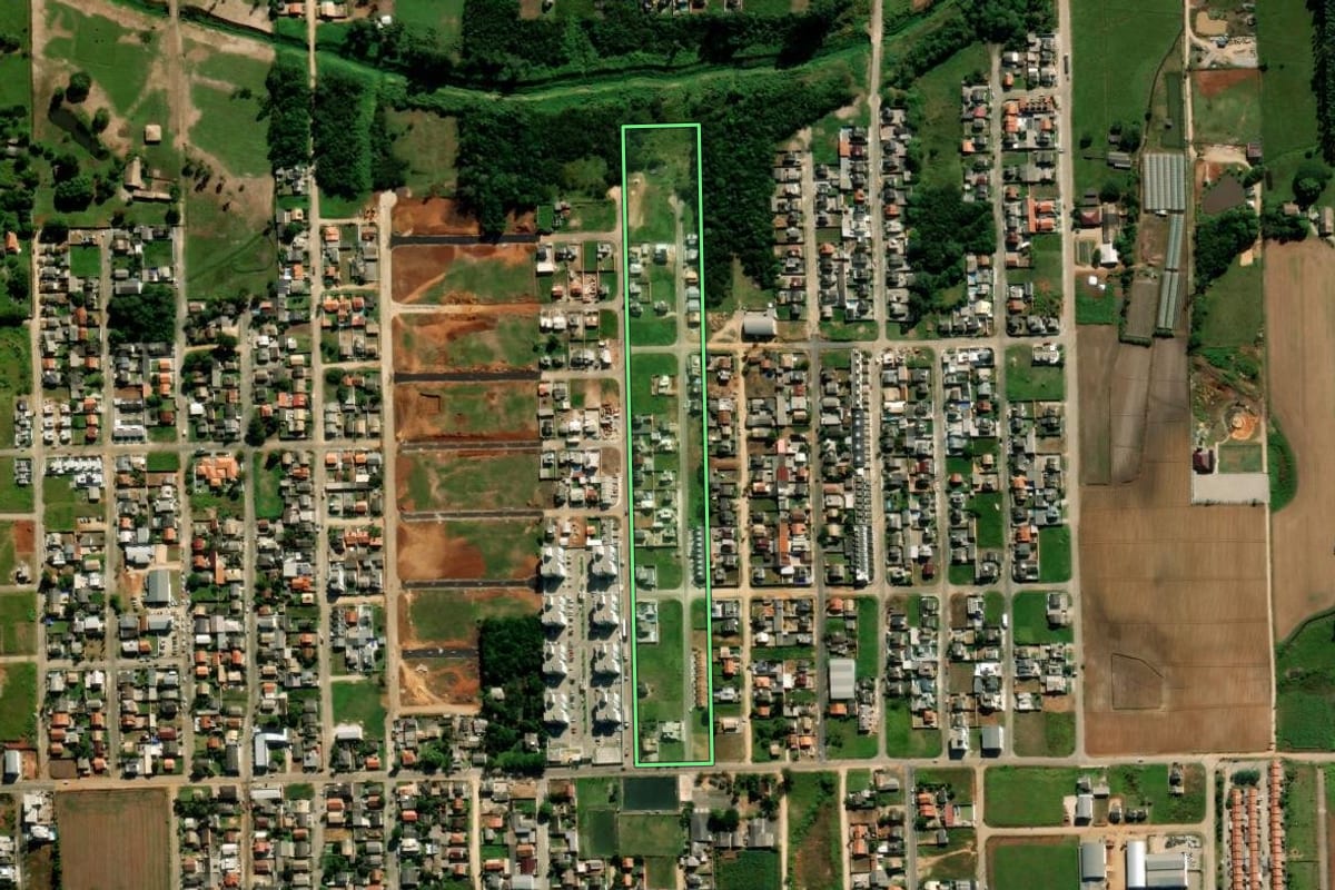 Imagem de satélite do imóvel rural em Içara (SC), com o contorno declarado no CAR desenhado por cima.