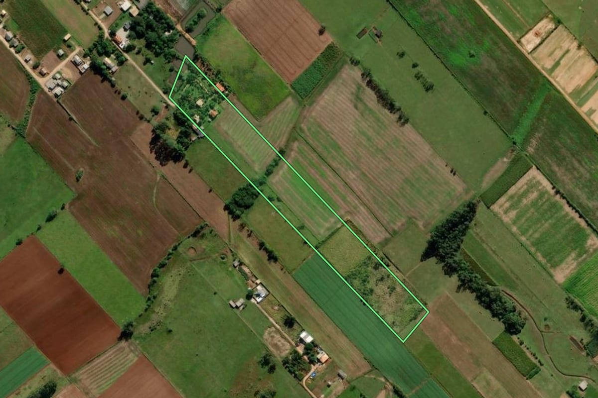 Imagem de satélite do imóvel rural em Içara (SC), com o contorno declarado no CAR desenhado por cima.