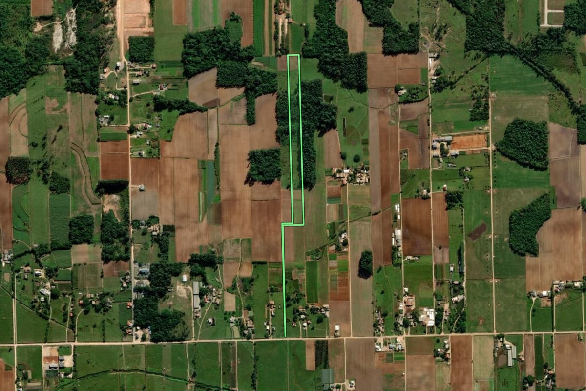 Imagem de satélite do imóvel rural em Içara (SC), com o contorno declarado no CAR desenhado por cima.