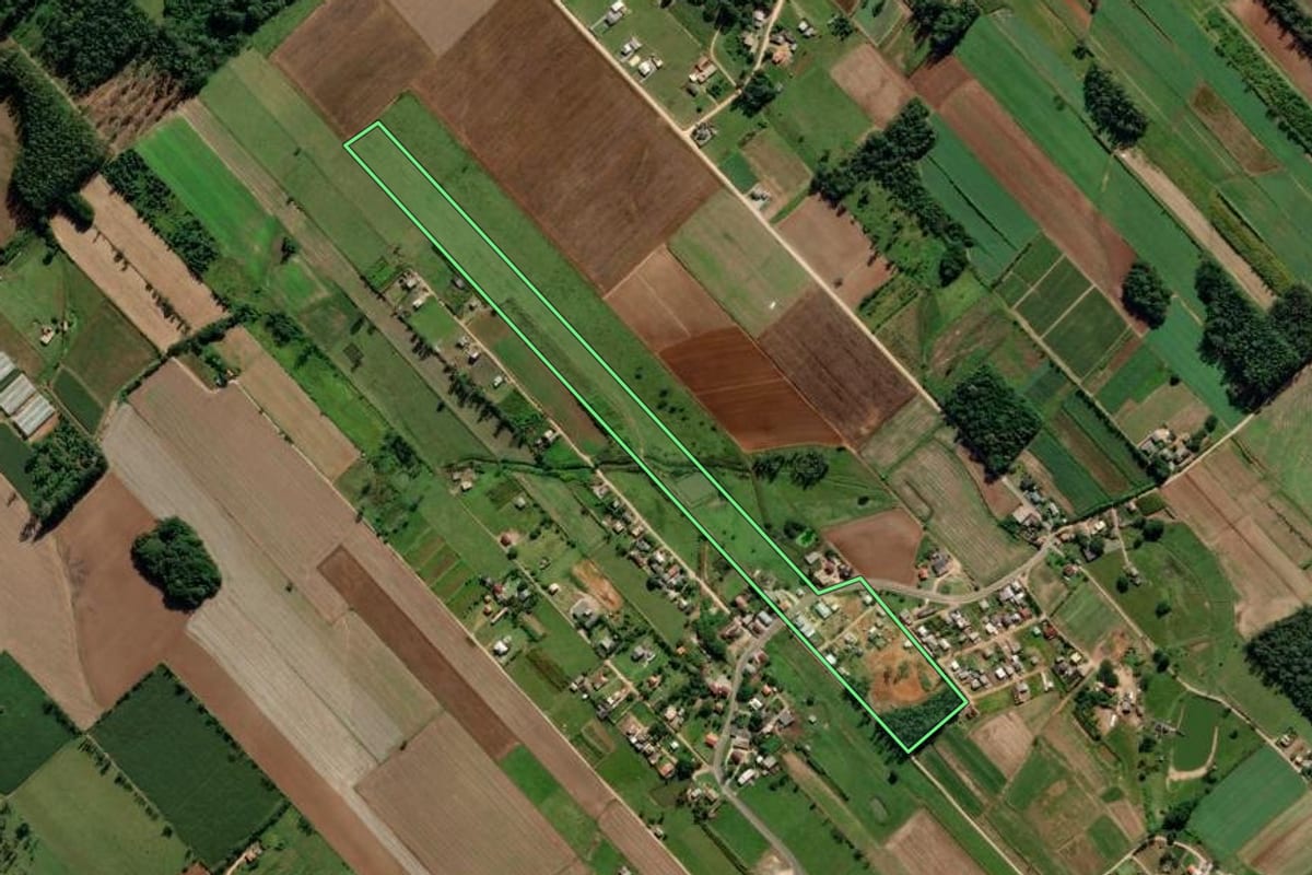 Imagem de satélite do imóvel rural em Içara (SC), com o contorno declarado no CAR desenhado por cima.