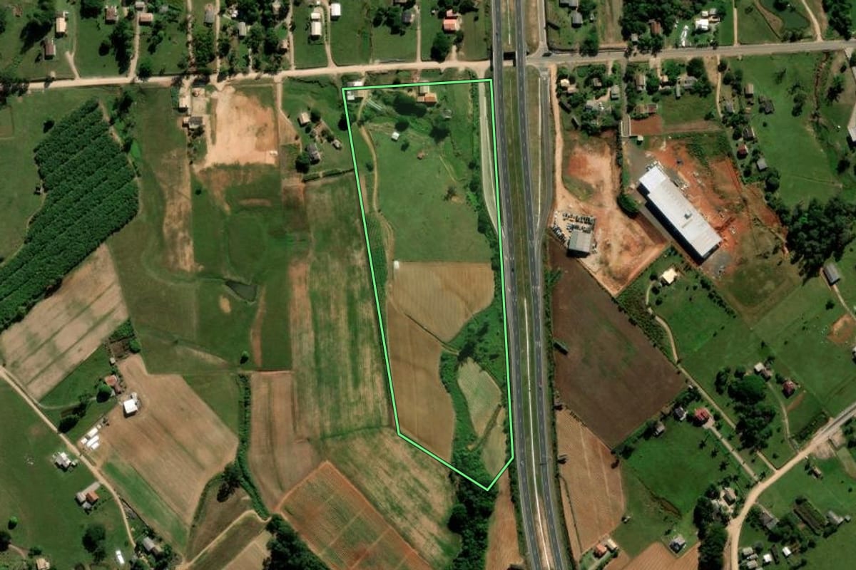 Imagem de satélite do imóvel rural em Içara (SC), com o contorno declarado no CAR desenhado por cima.