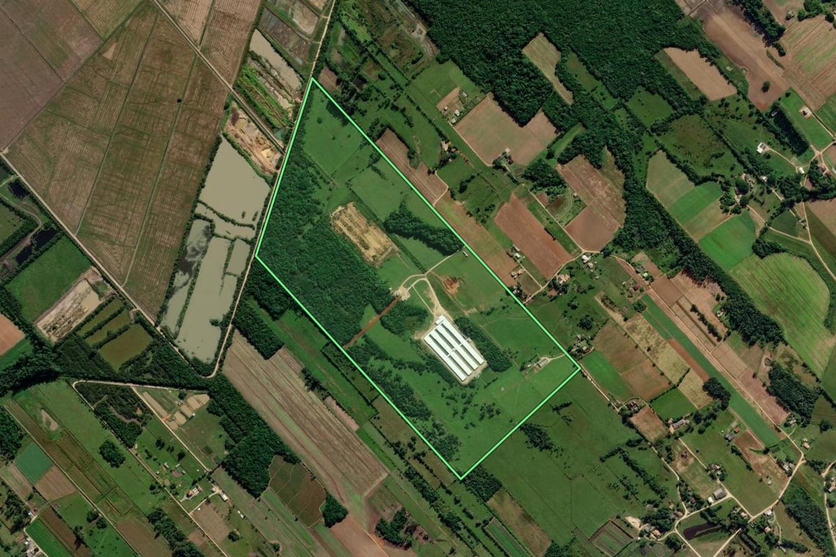 Imagem de satélite do imóvel rural em Içara (SC), com o contorno declarado no CAR desenhado por cima.