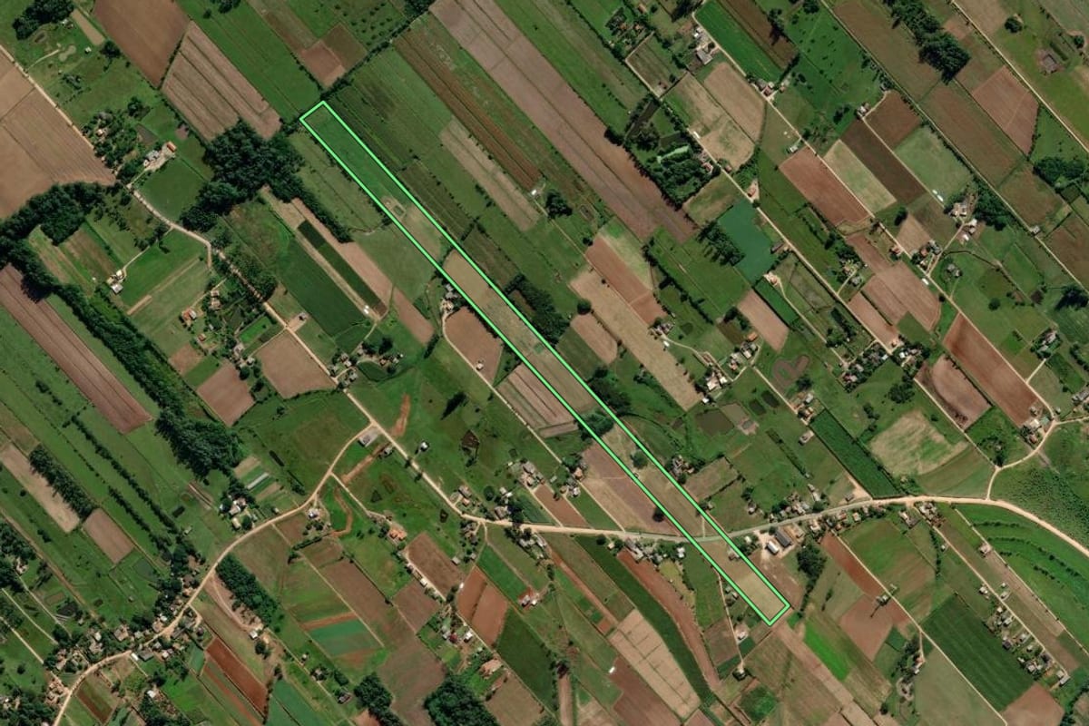 Imagem de satélite do imóvel rural em Içara (SC), com o contorno declarado no CAR desenhado por cima.