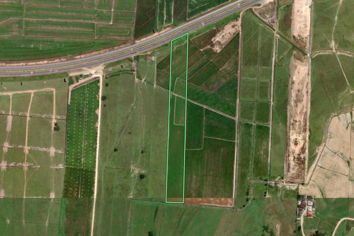 Imagem de satélite do imóvel rural em Ilhota (SC), com o contorno declarado no CAR desenhado por cima.