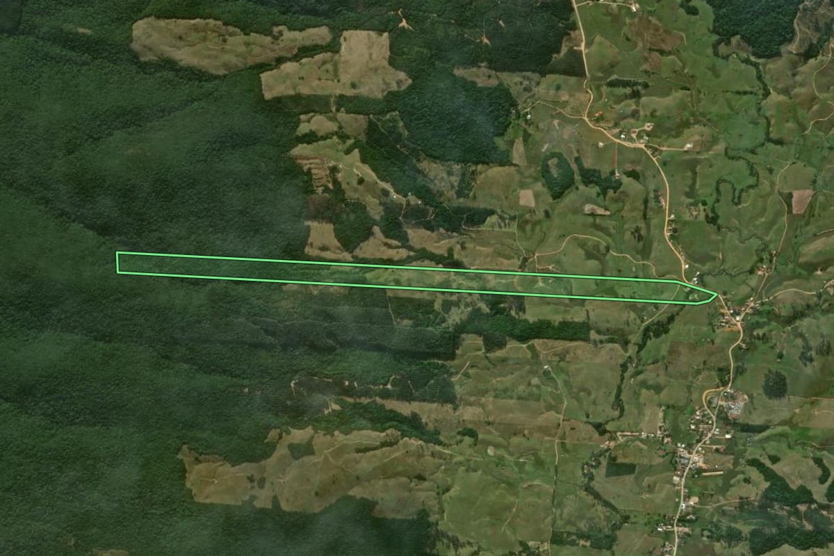 Imagem de satélite do imóvel rural em Imaruí (SC), com o contorno declarado no CAR desenhado por cima.