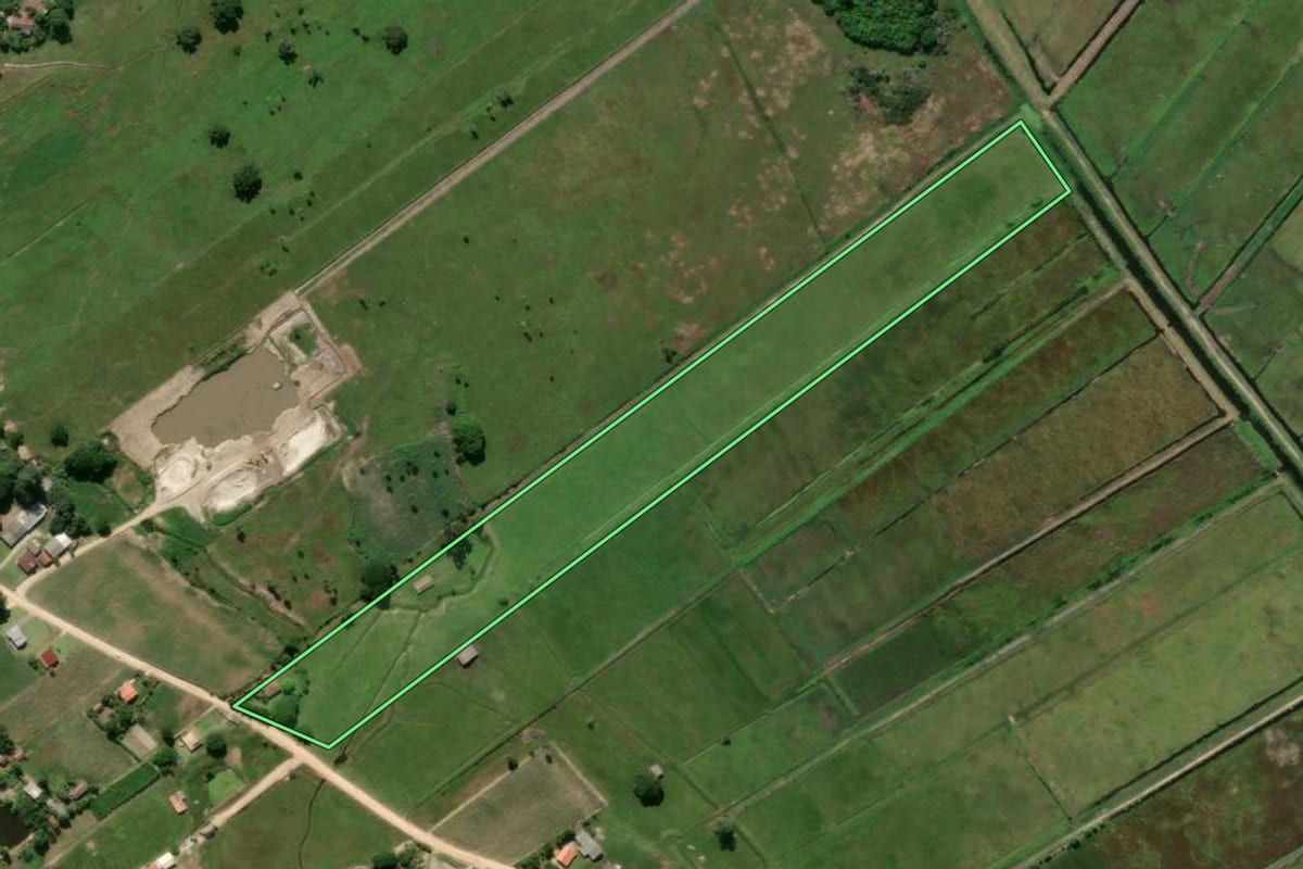 Imagem de satélite do imóvel rural em Imaruí (SC), com o contorno declarado no CAR desenhado por cima.