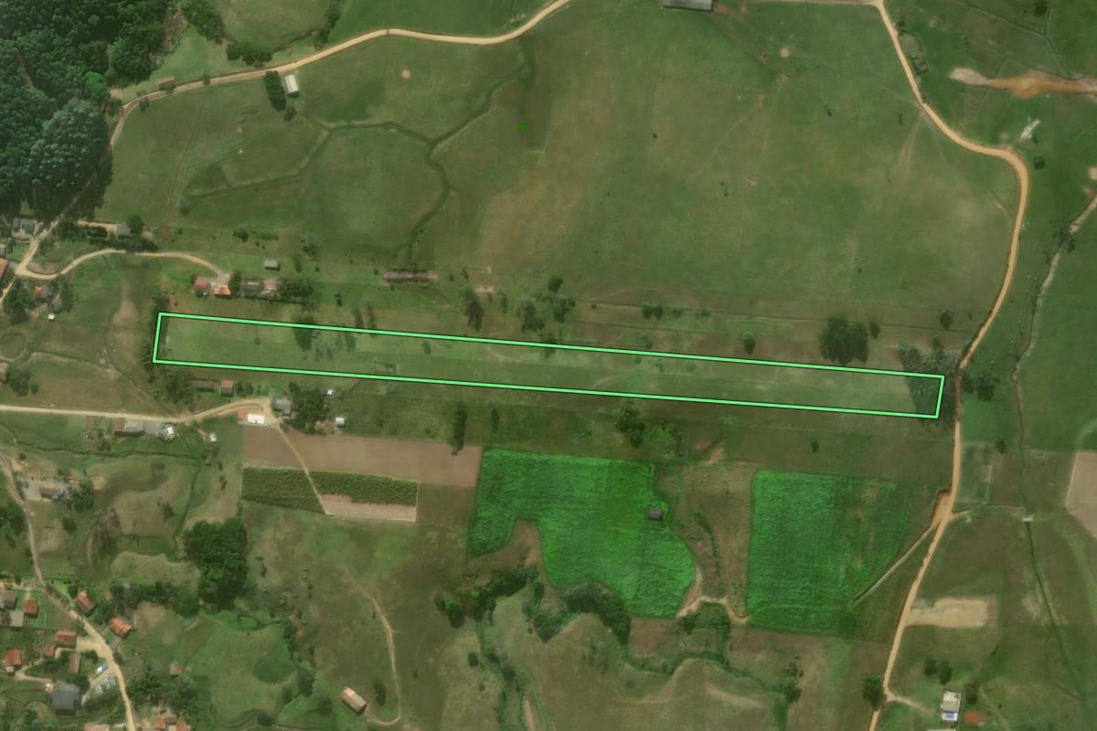 Imagem de satélite do imóvel rural em Imaruí (SC), com o contorno declarado no CAR desenhado por cima.